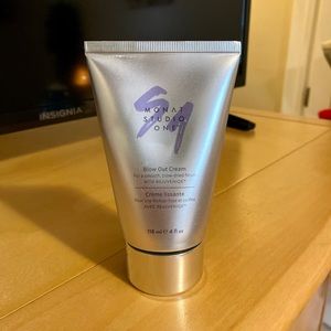 New Monat Blow Out Cream